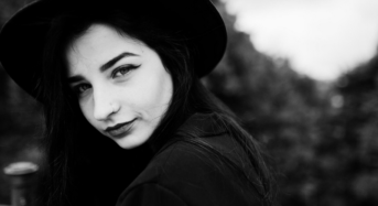 Portrait noir et blanc en photographie : caractère et intemporalité