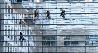 Nettoyage chimique de façade : quand l&rsquo;utiliser ?