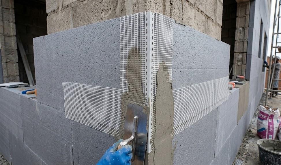 Baguette d'angle avec treillis intégré pour ITE