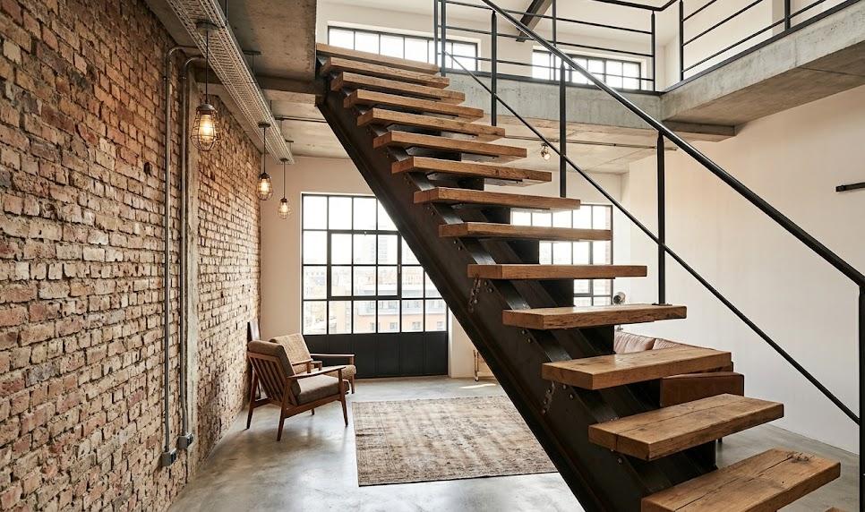 Escaliers industriels à limon central : quand l'industrie inspire la déco