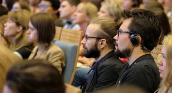 Traduction simultanée : organiser une conférence internationale