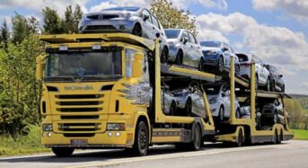 Transport international par camion porte-voitures : ouvert ou fermé