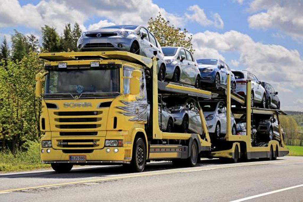 Transport international par camion porte-voitures