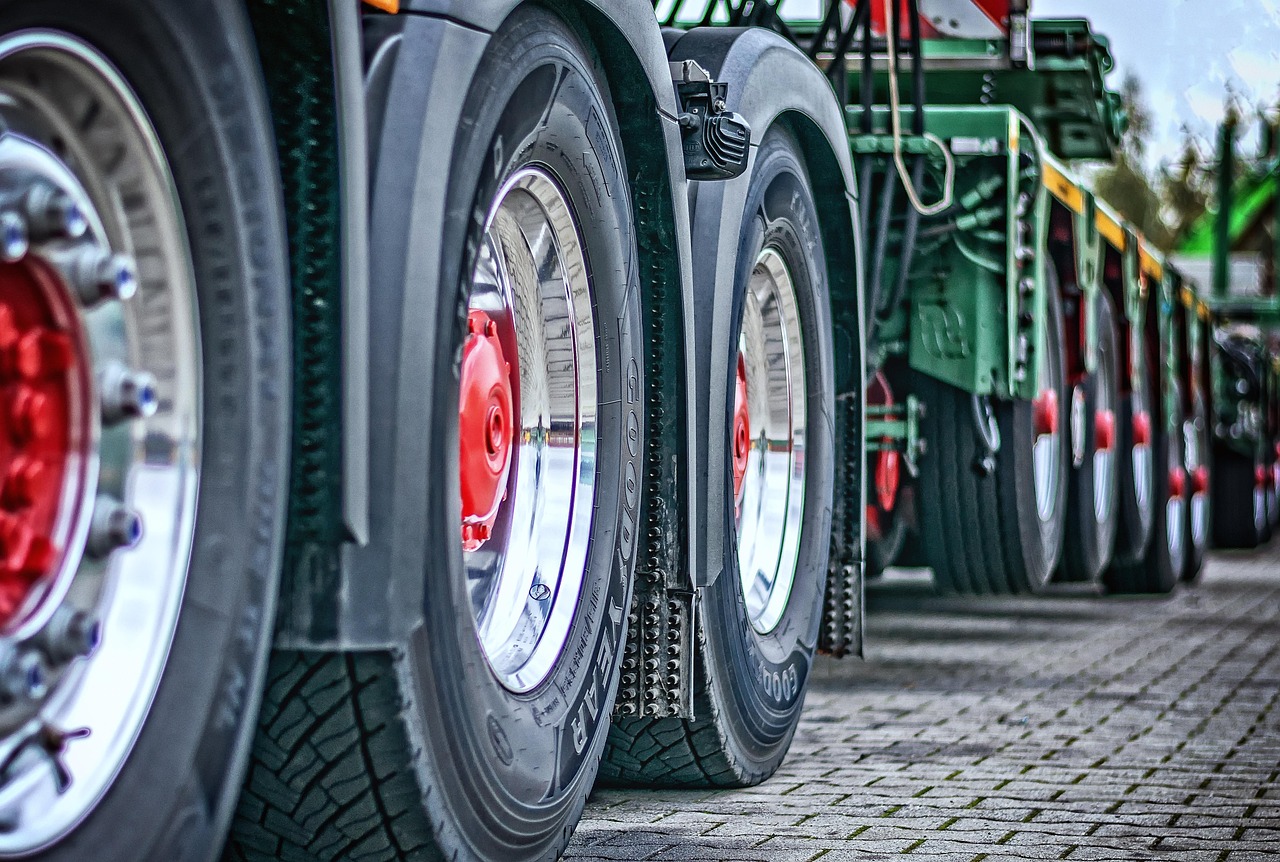 découvrez des solutions fiables de réparation de pneus pour poids lourds, conçues pour limiter les immobilisations et reprendre la route en toute sécurité.